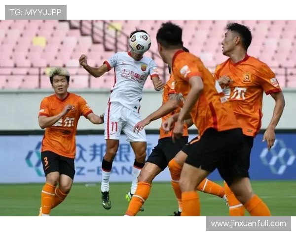 武汉足球队以54分领跑全国锦标赛积分榜展现强劲实力