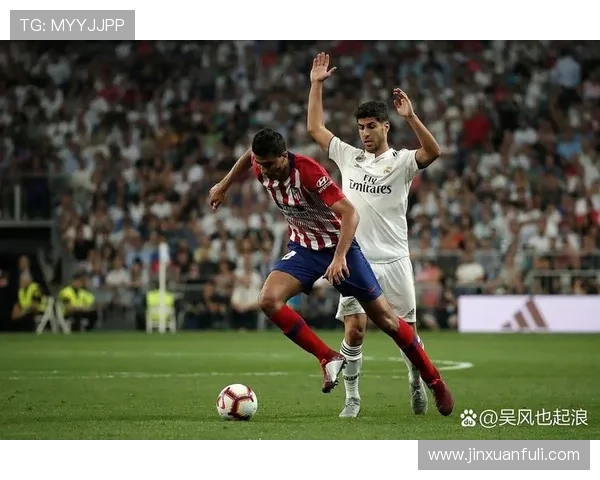 足球巨星实力对决谁才是真正的球场王者分析与比较